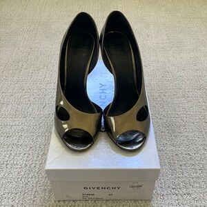Givenchy Women’s Stiletto Gold Metallic Heels Size 37